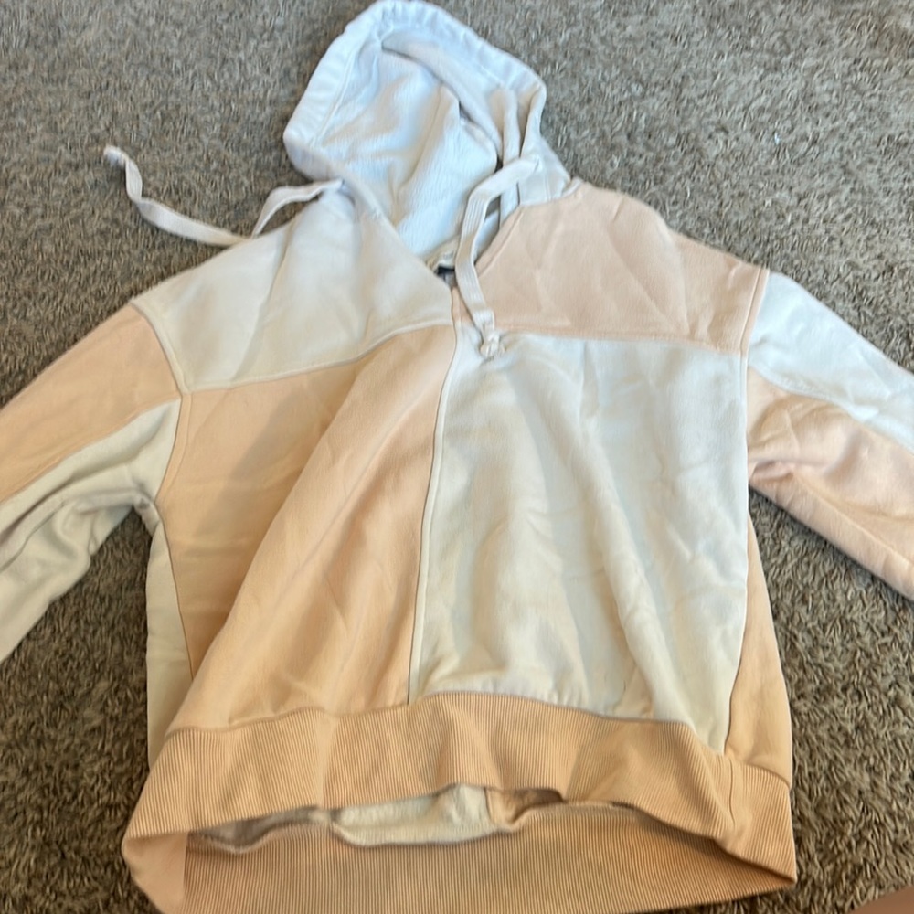 Universal thread sweatshirt